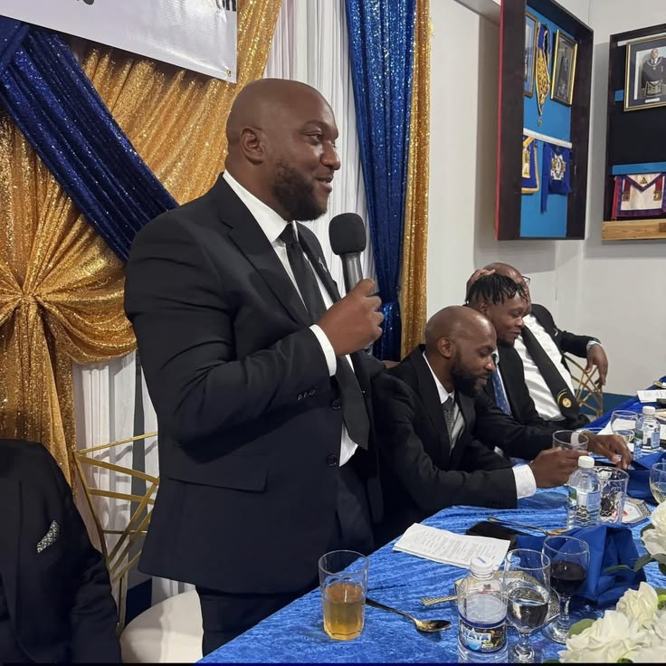 How to become a Freemason guide showing members in a Masonic lodge learning brotherhood and traditions